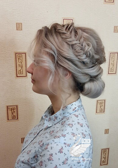 Свадебная прическа Пучок из локонов с элементом плетен (L21497) - Стилист по причёскам LEBED...