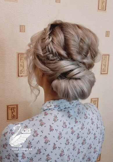 Свадебная прическа Пучок из локонов с элементом плетен (L21497) - Стилист по причёскам LEBED...